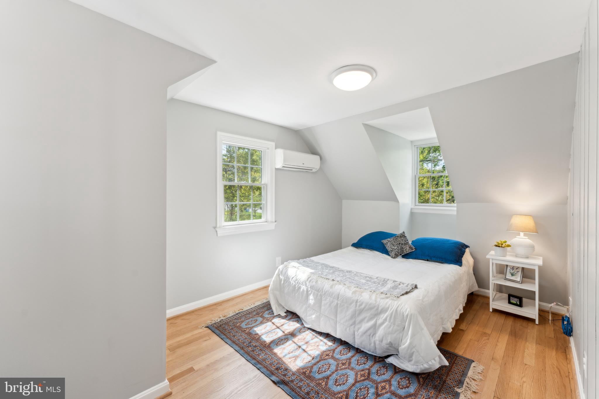 1111 WOODSIDE PARKWAY