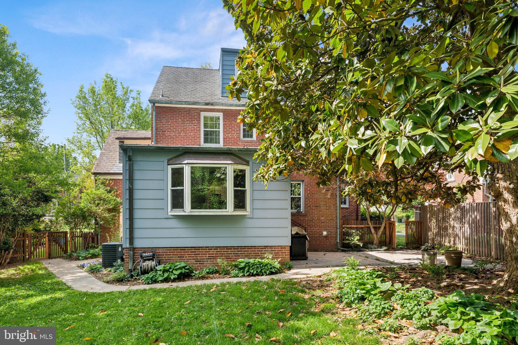1111 WOODSIDE PARKWAY