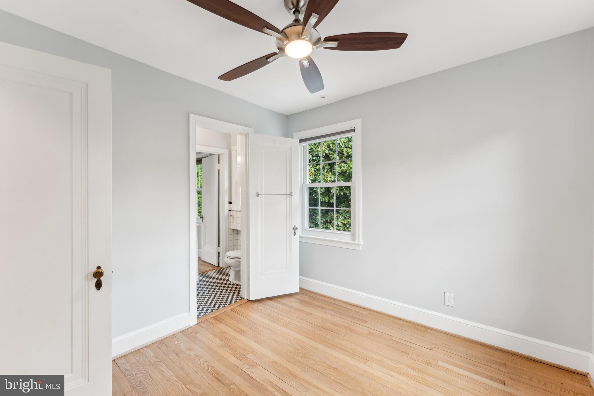 1111 WOODSIDE PARKWAY