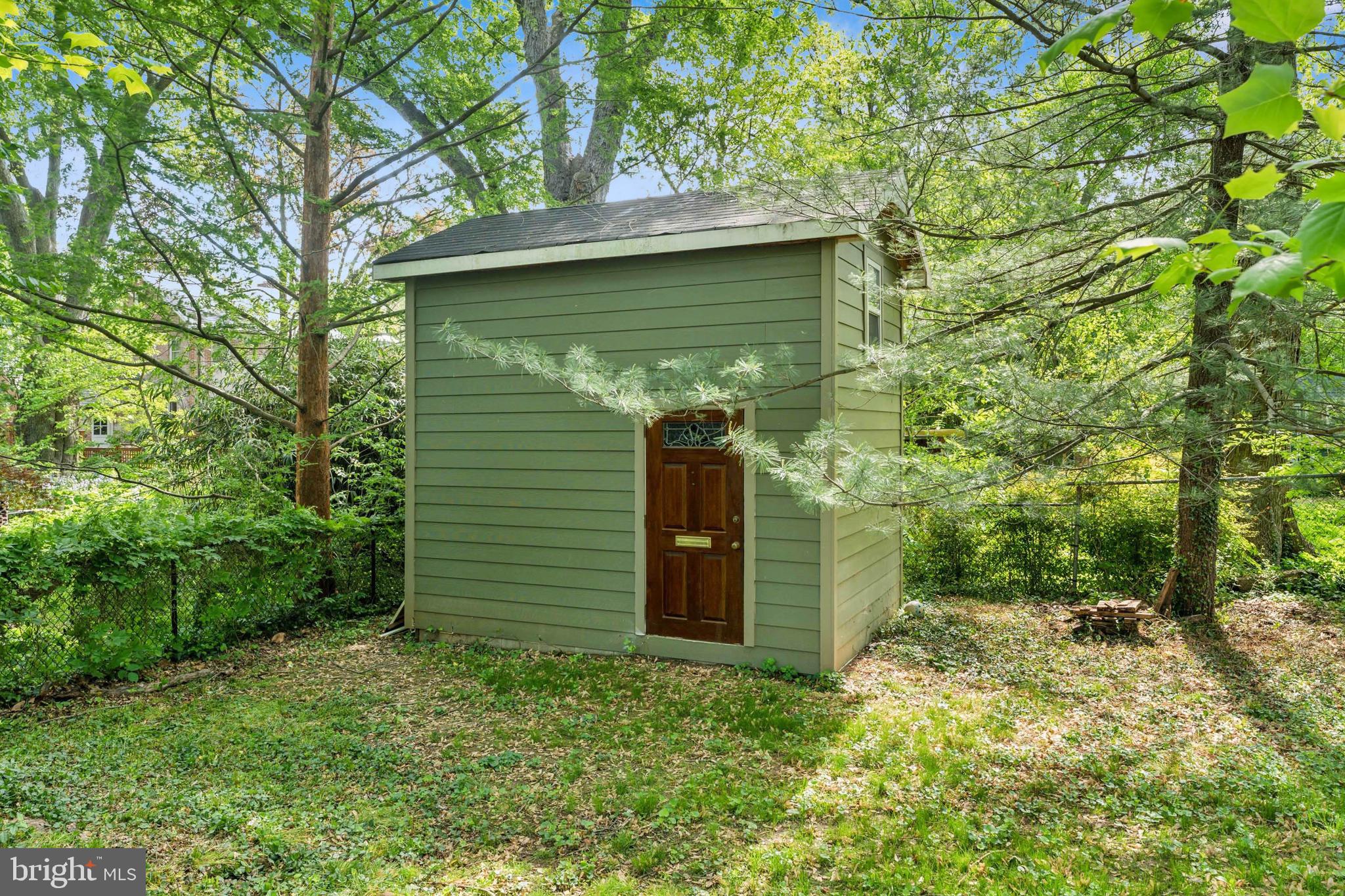 1111 WOODSIDE PARKWAY