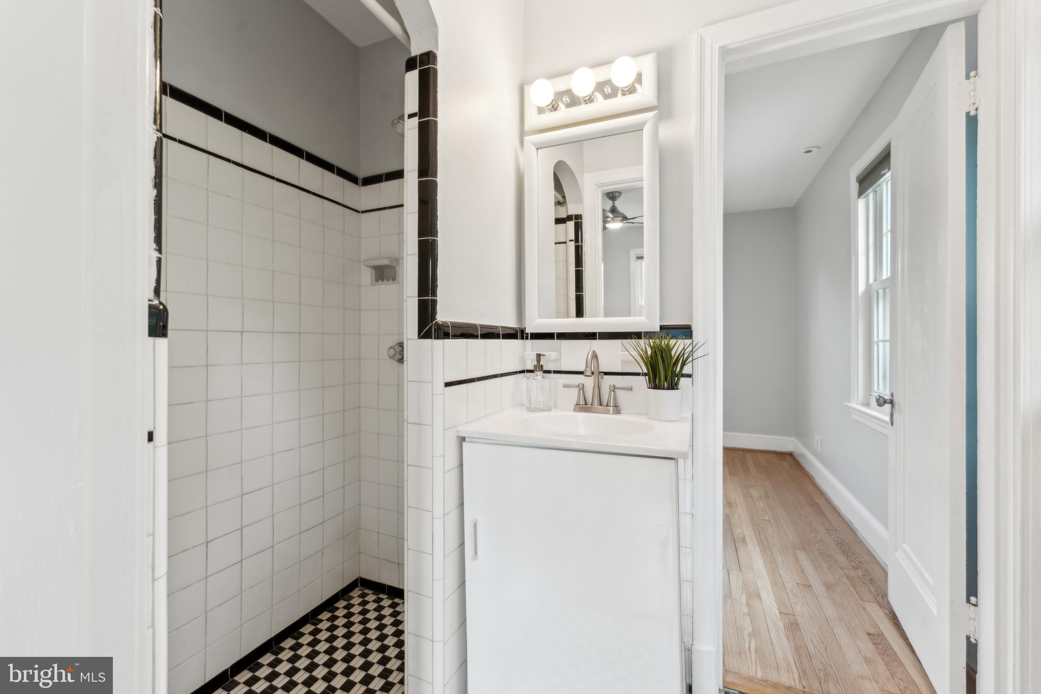 1111 WOODSIDE PARKWAY