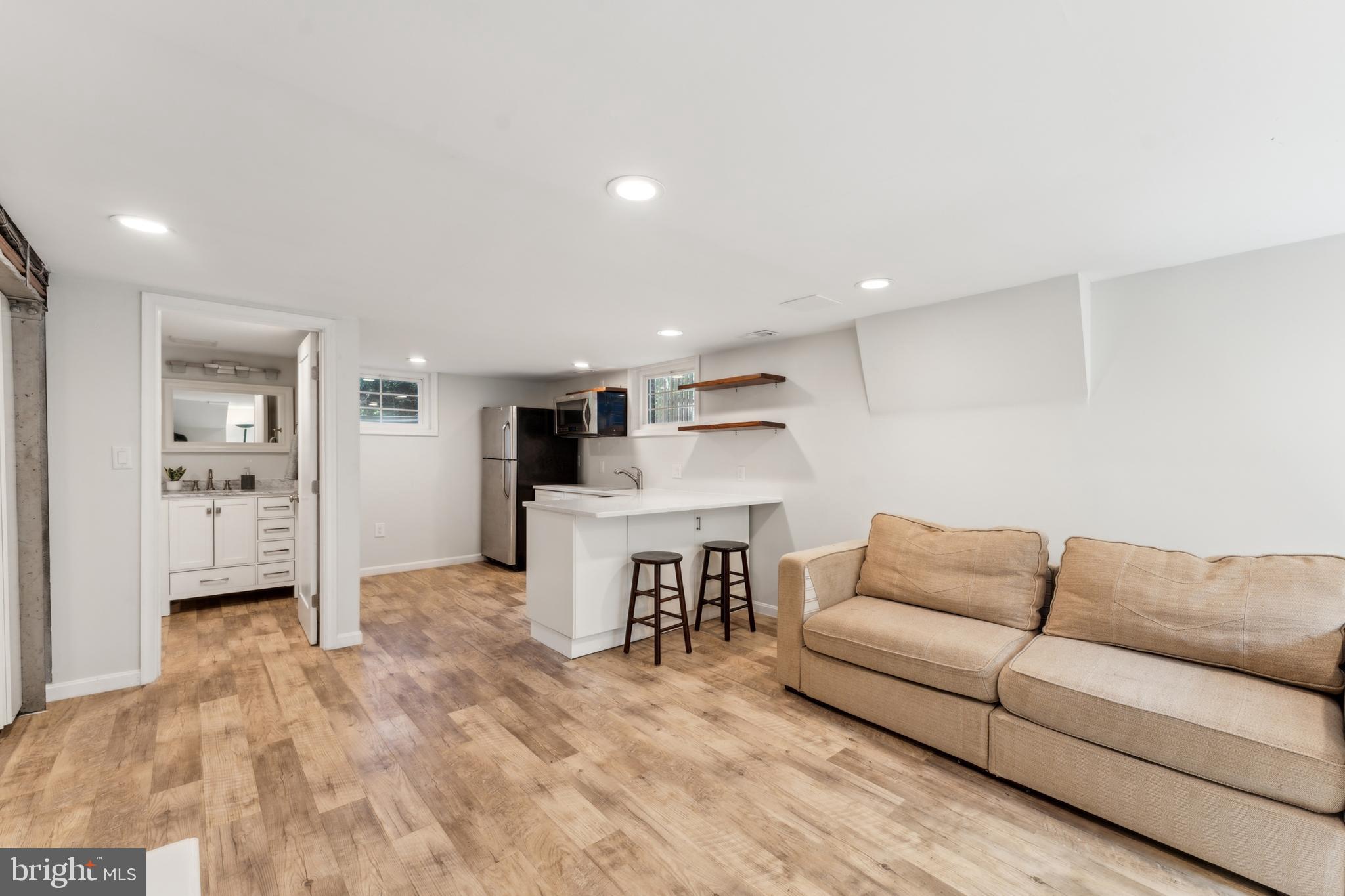 1111 WOODSIDE PARKWAY