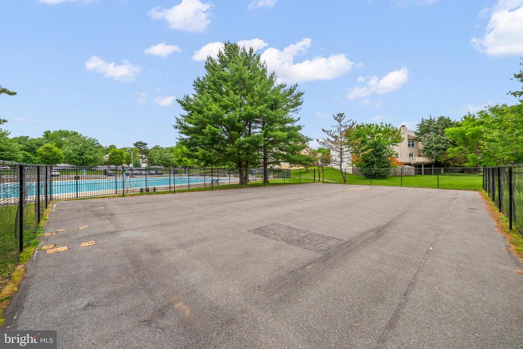 6 Normandy Square Ct #2cf