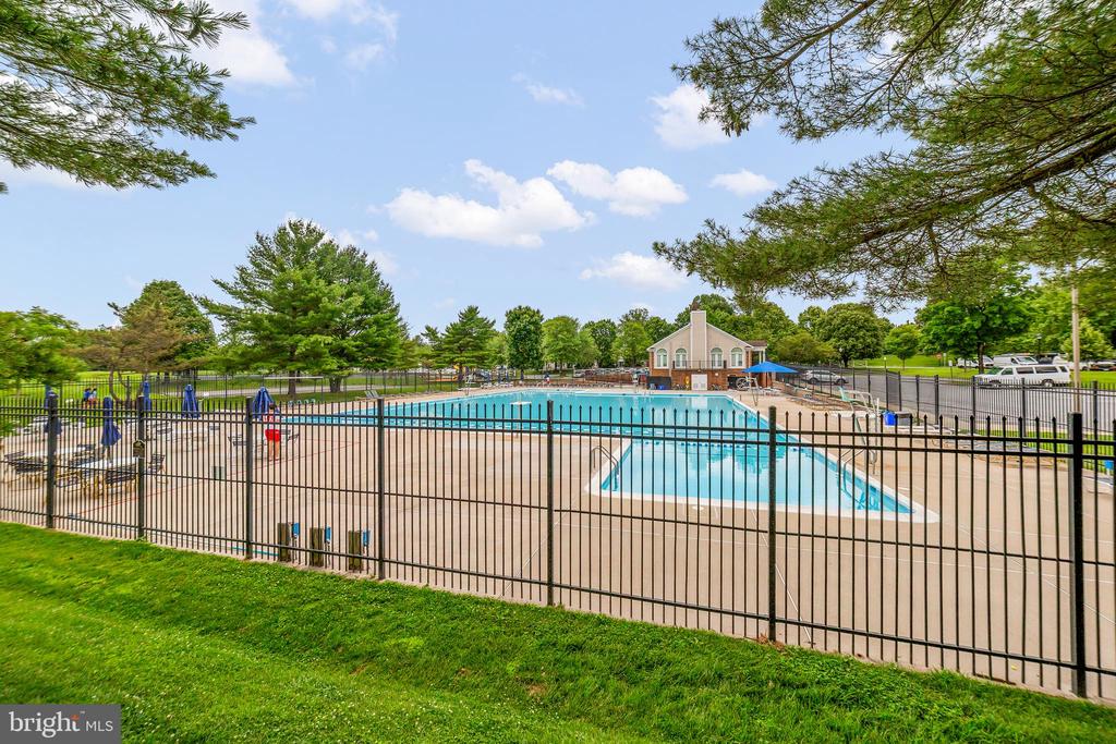 6 Normandy Square Ct #2cf