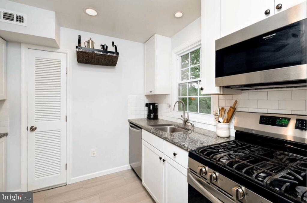 10904 DEVIN PL