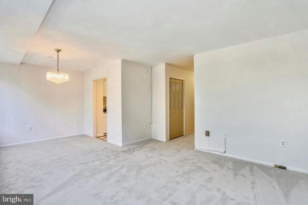 10401 GROSVENOR PL #524