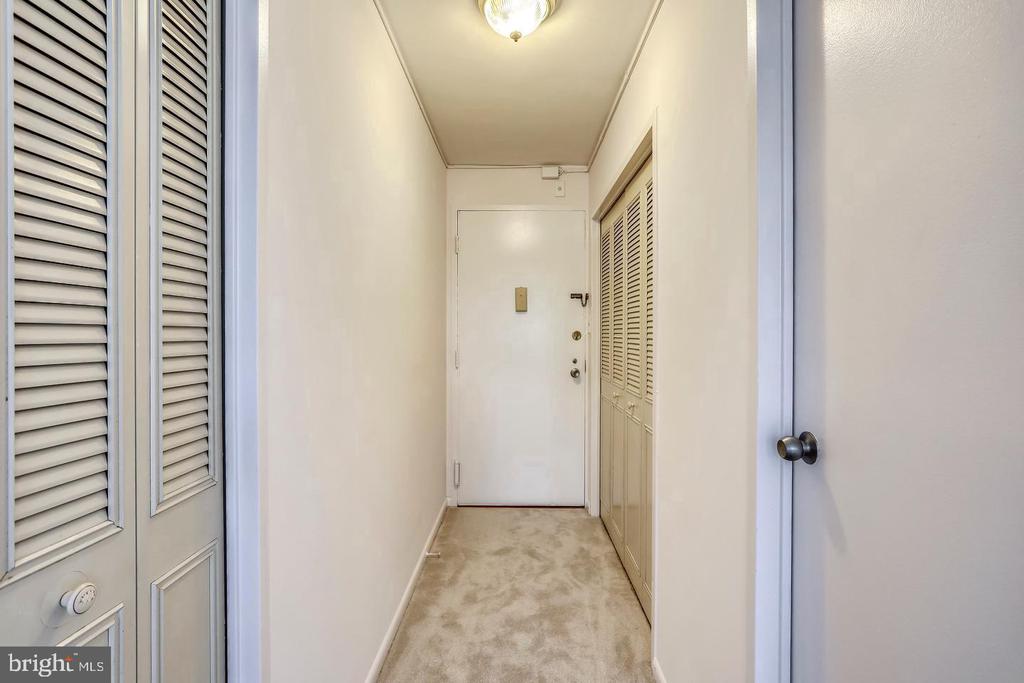 10401 GROSVENOR PL #524
