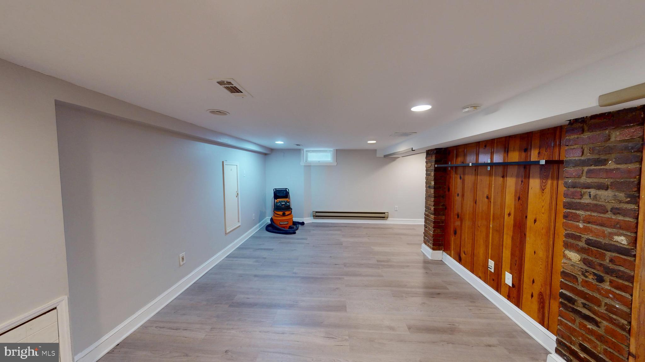 2116 LINDEN LN