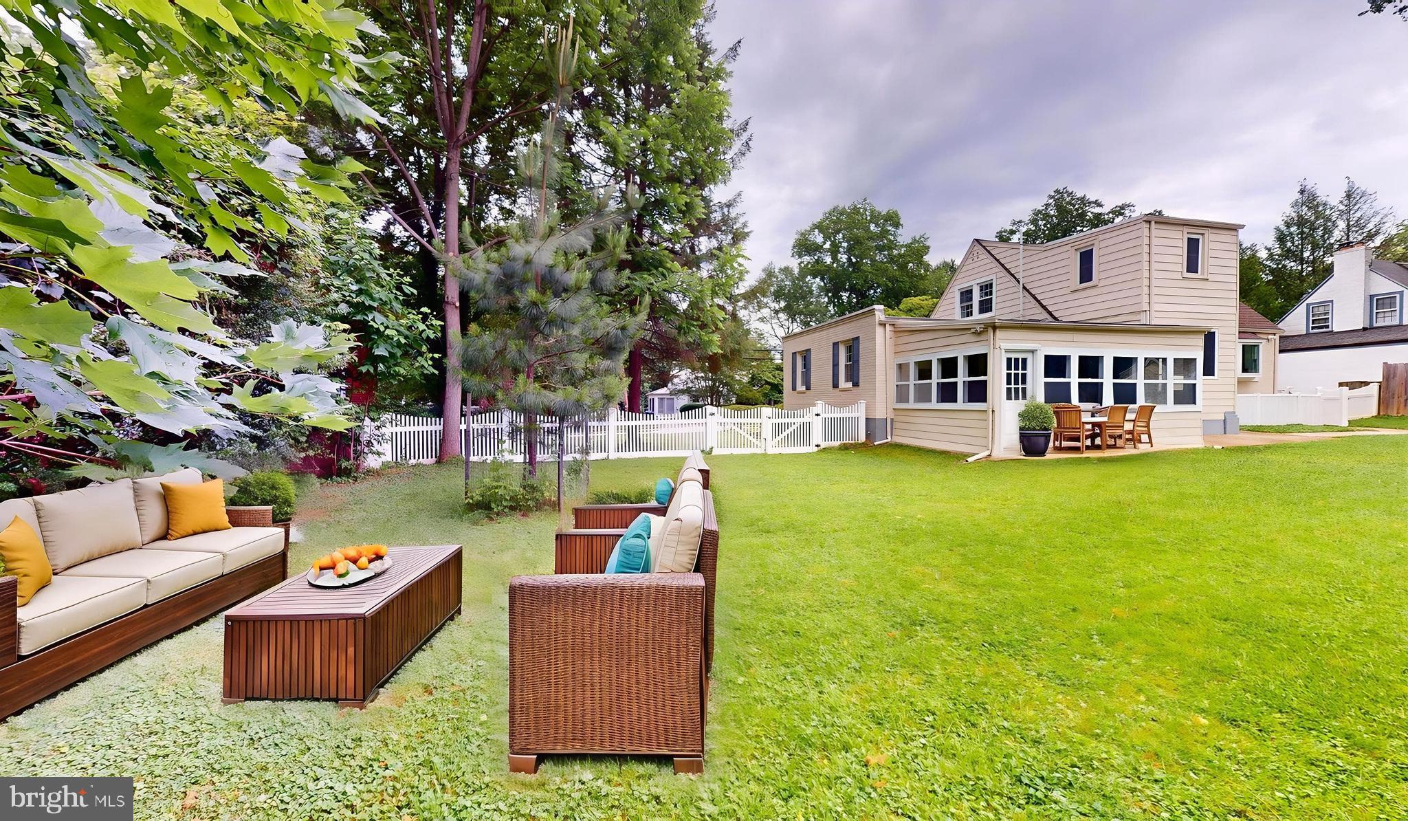 2116 LINDEN LN