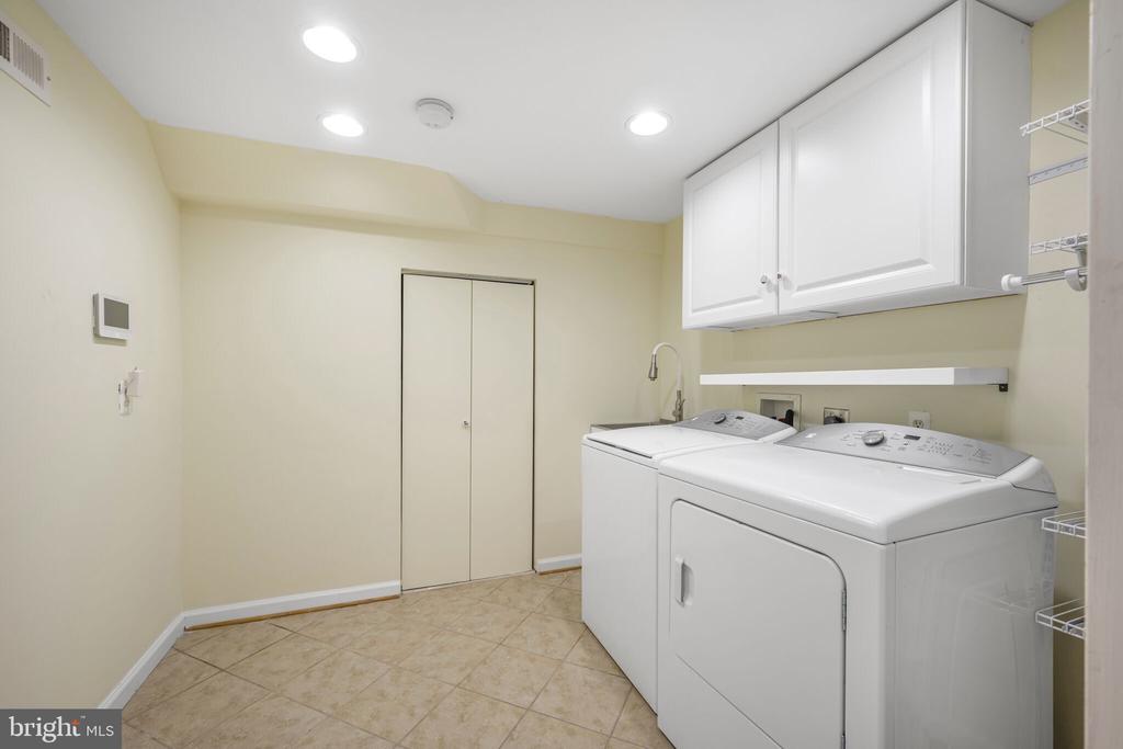 6043 LOGANWOOD DRIVE