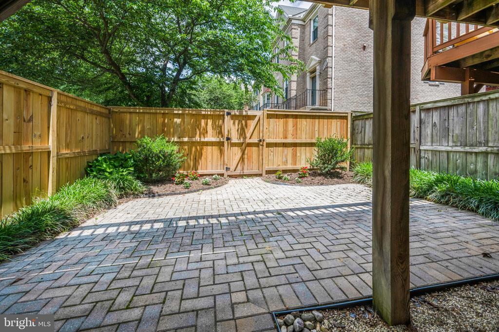 6043 LOGANWOOD DRIVE