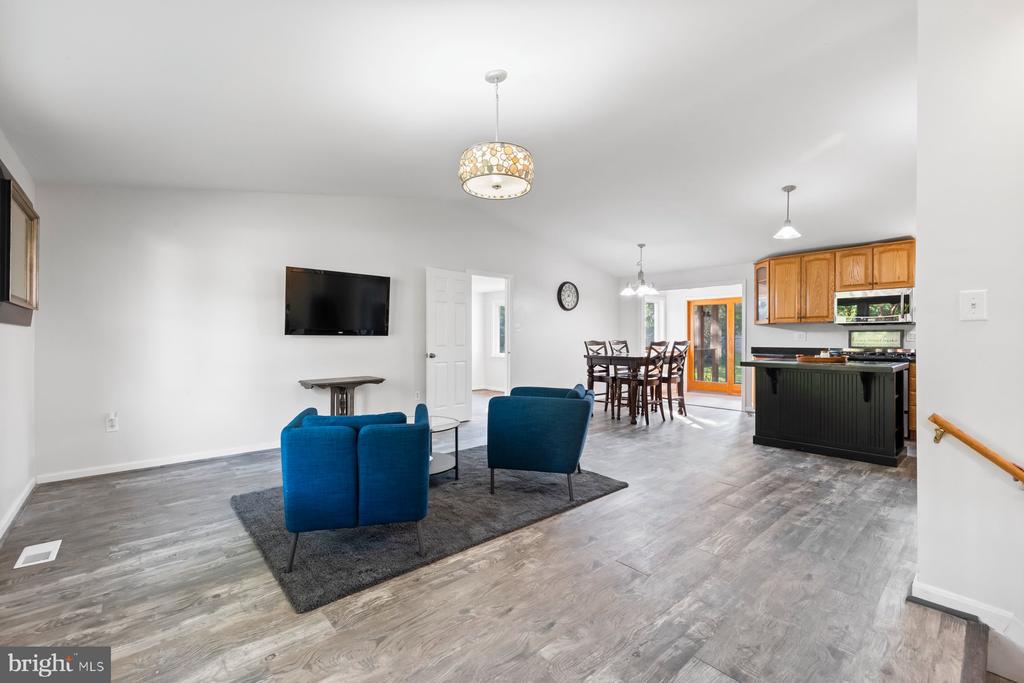 17528 Collier Cir