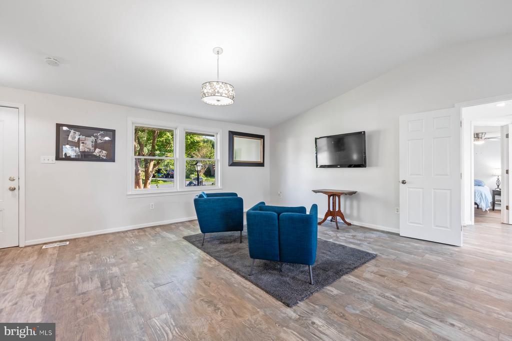17528 Collier Cir