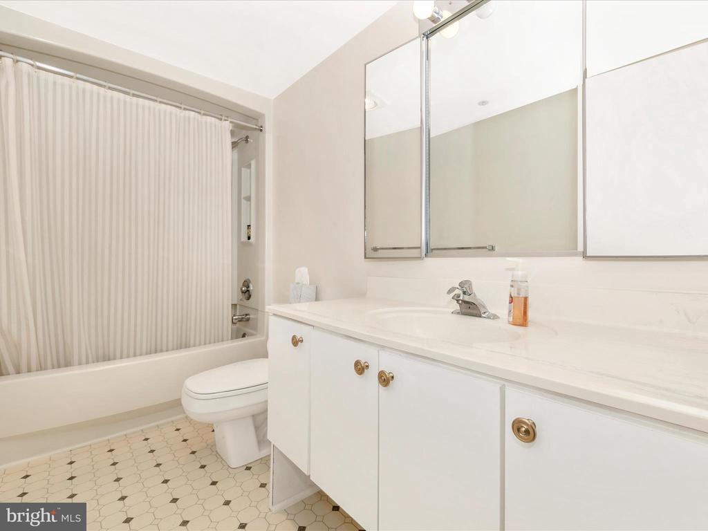 3310 N Leisure World Blvd N #911