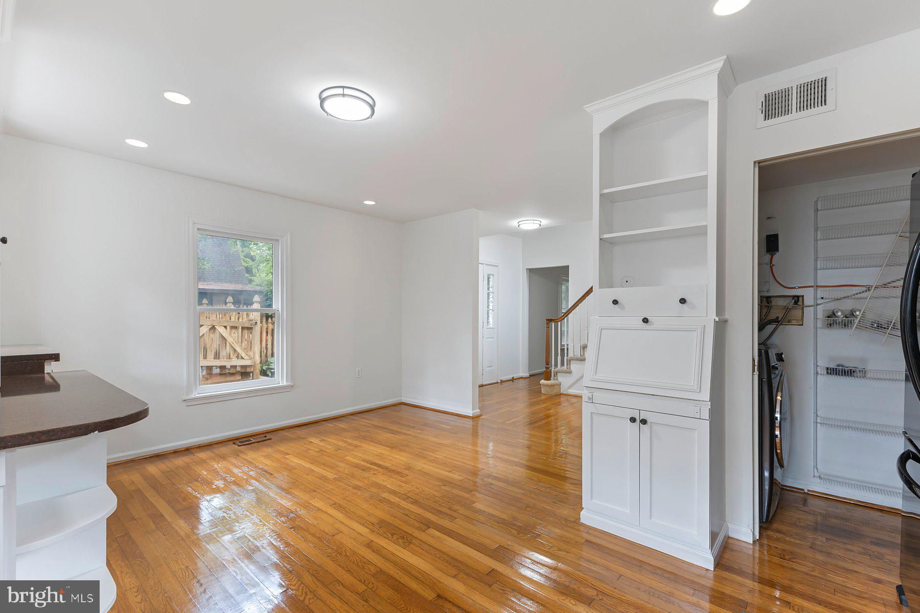 413 Grove Ave