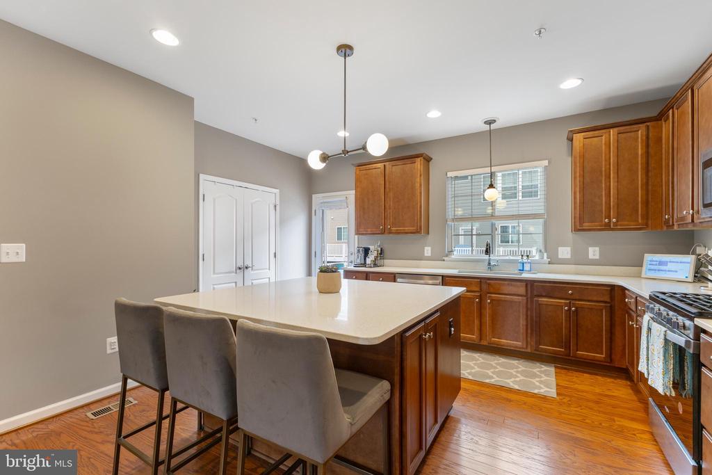 12831 CLARKSBURG SQUARE RD