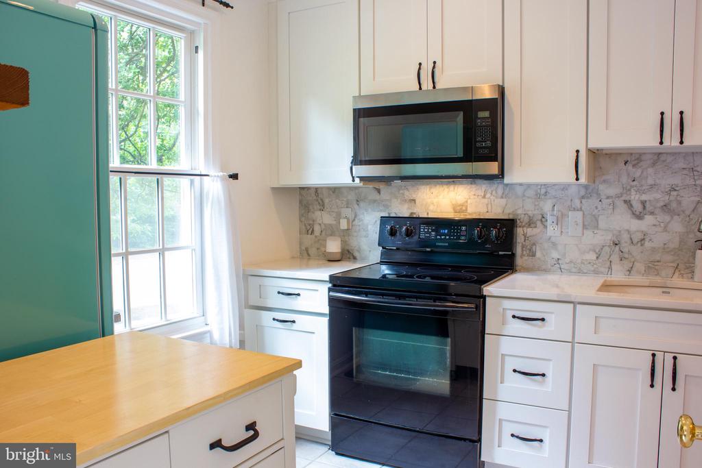3517 CHEVY CHASE LAKE DR