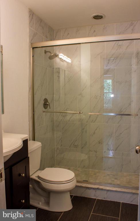 3517 CHEVY CHASE LAKE DR