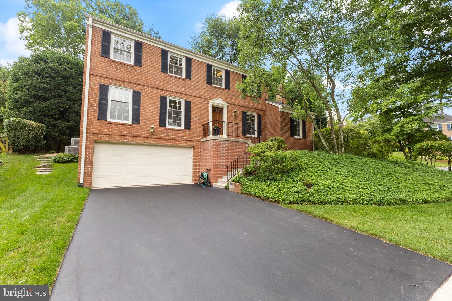 17 Old Creek Ct