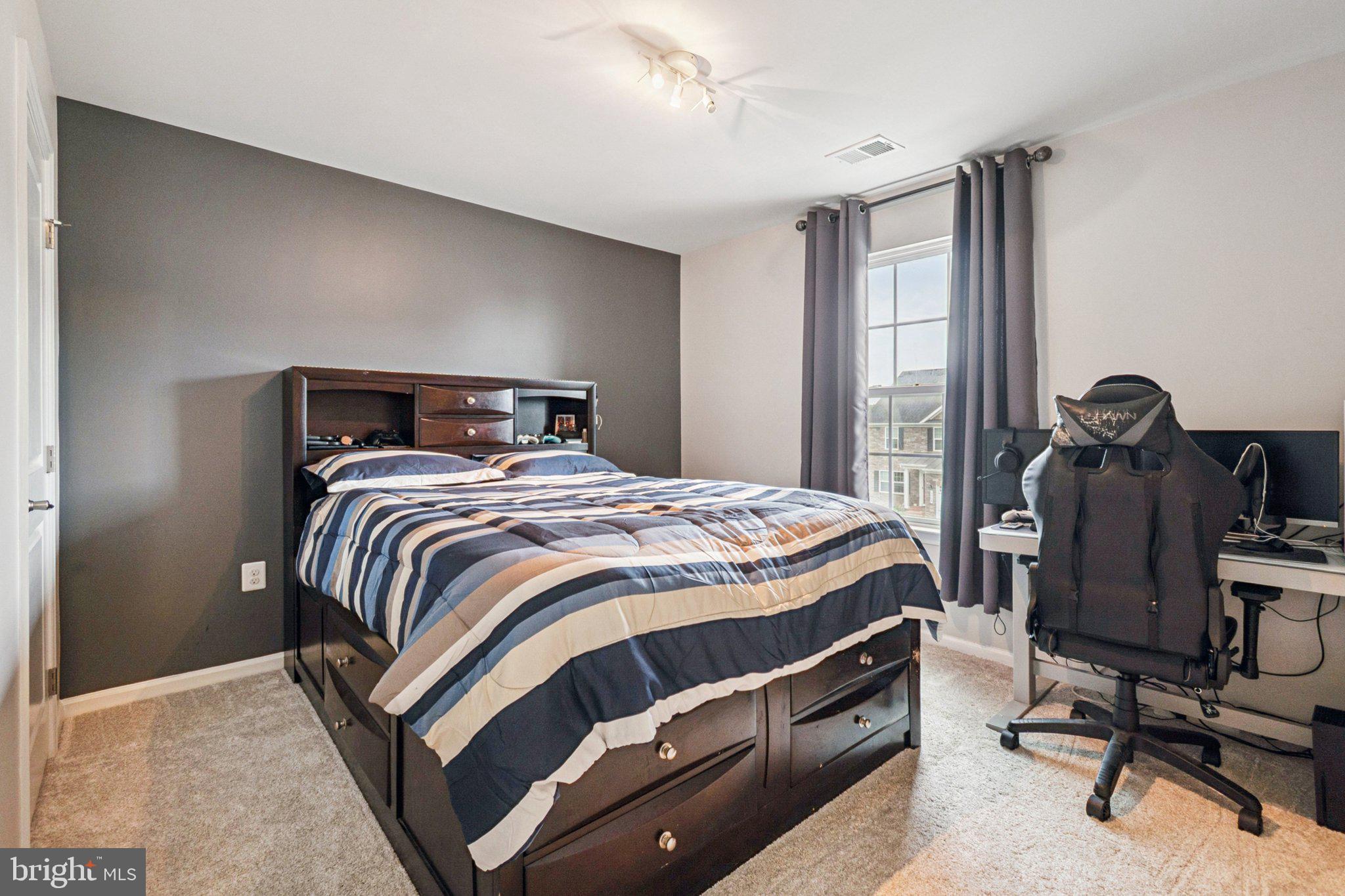 1009 Guillemot Dr