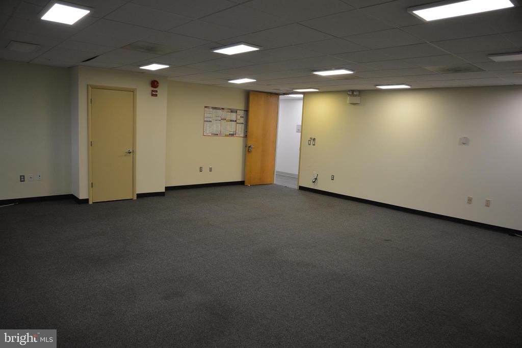 438 N FREDERICK AVENUE 455