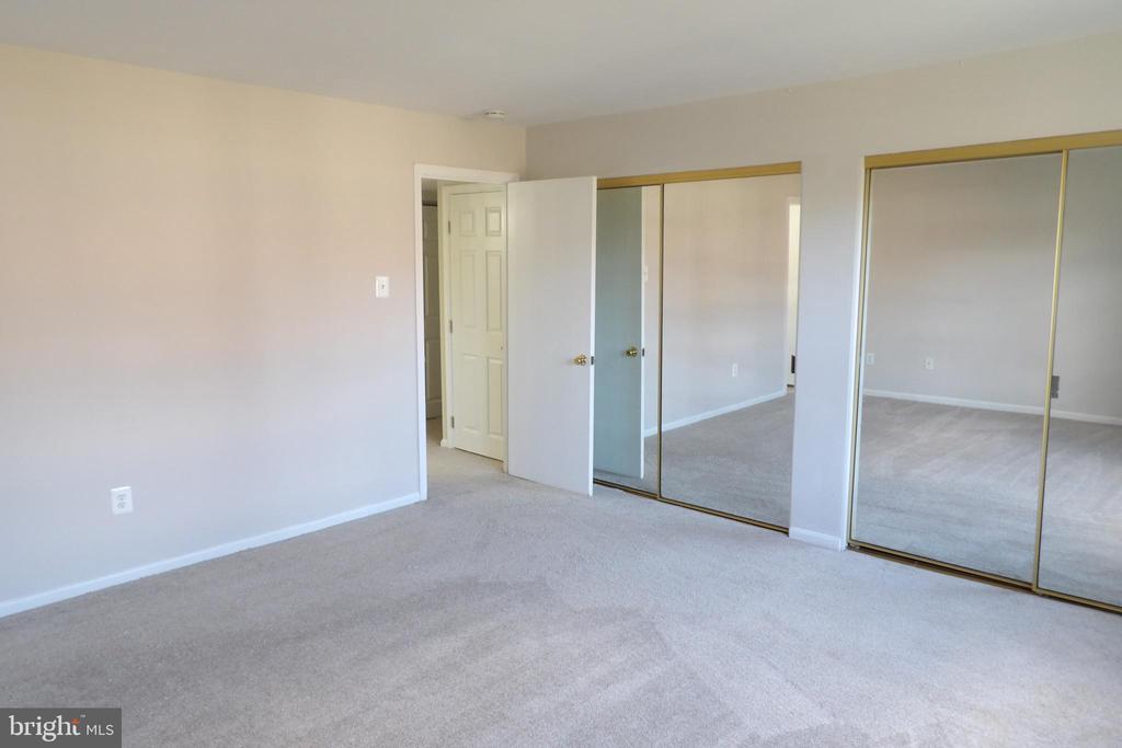 762-102 QUINCE ORCHARD BLVD #762-102