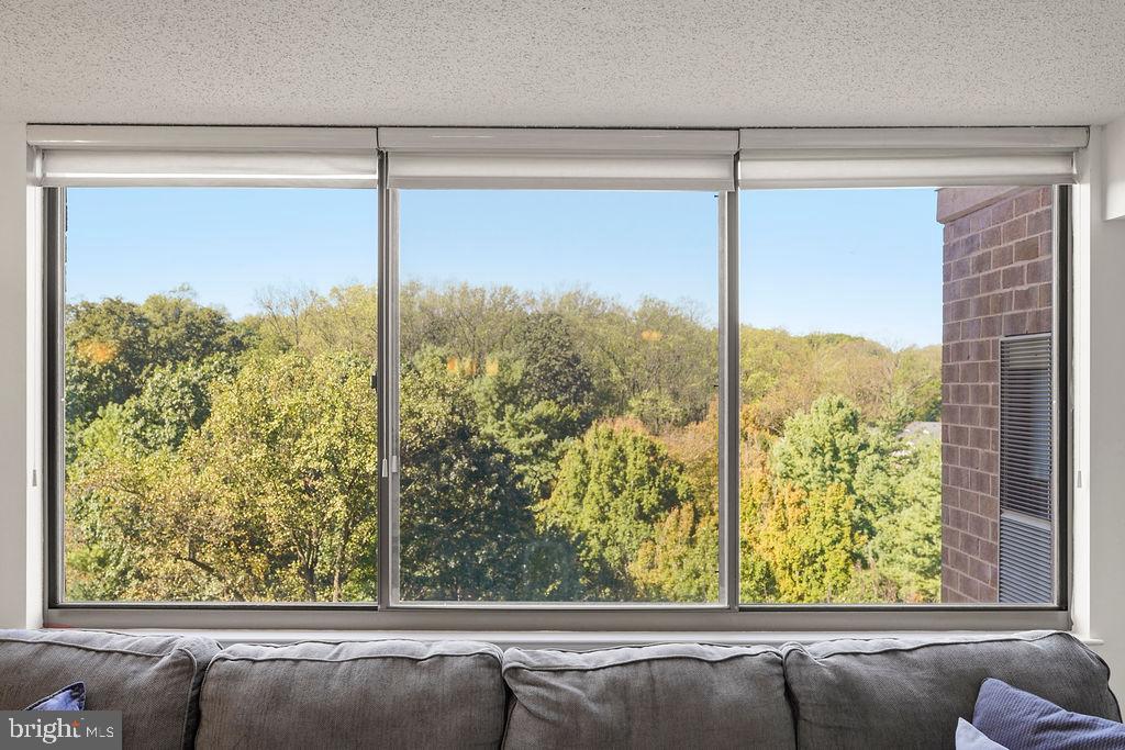 10101 GROSVENOR PLACE 1004