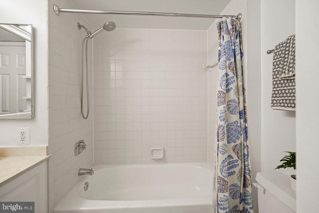 10101 GROSVENOR PLACE 1004