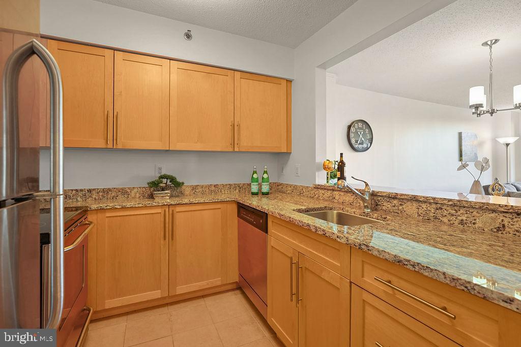 10101 GROSVENOR PLACE 1004