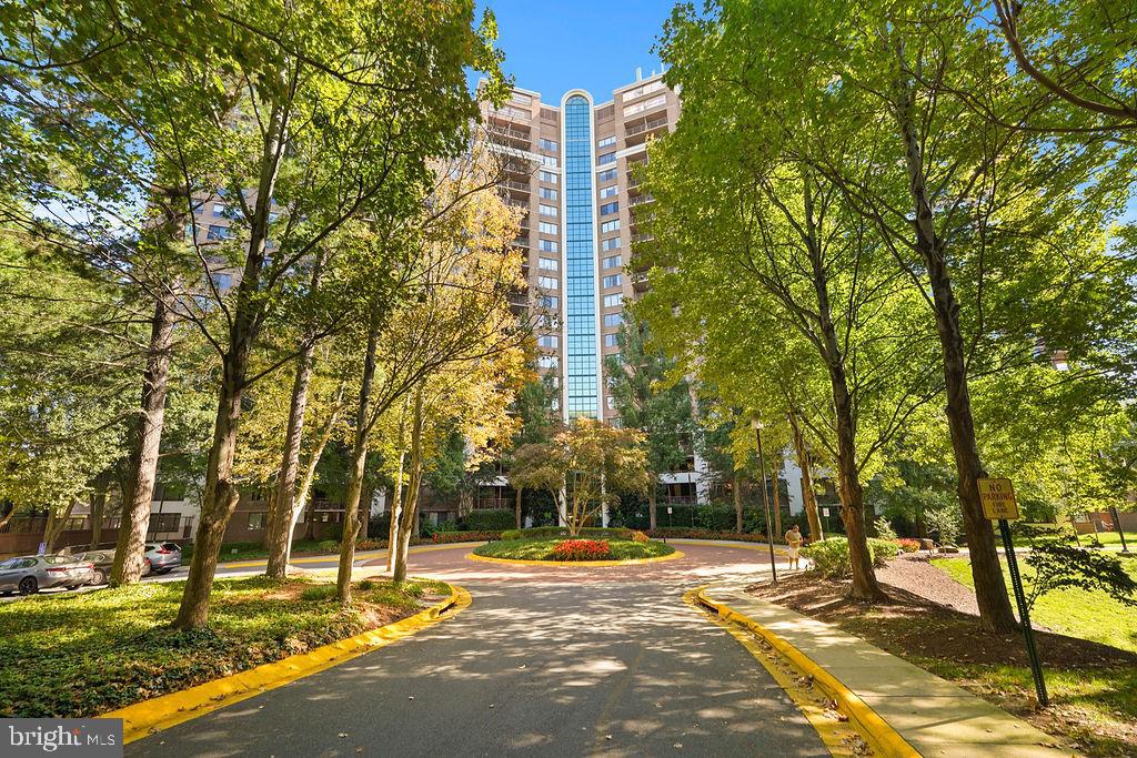 10101 GROSVENOR PLACE 1004