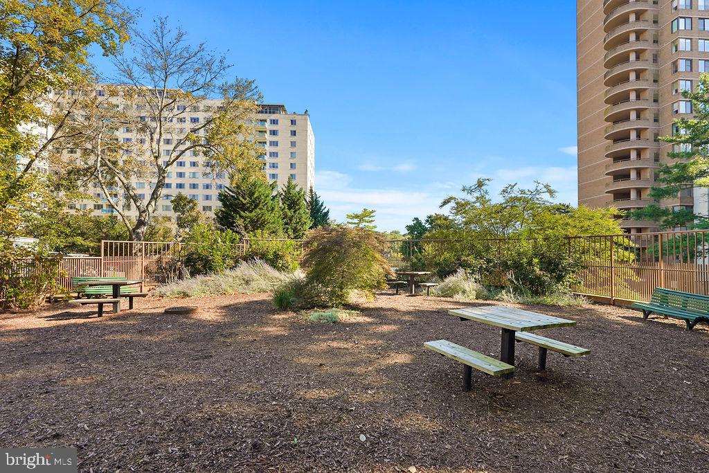 10101 GROSVENOR PLACE 1004