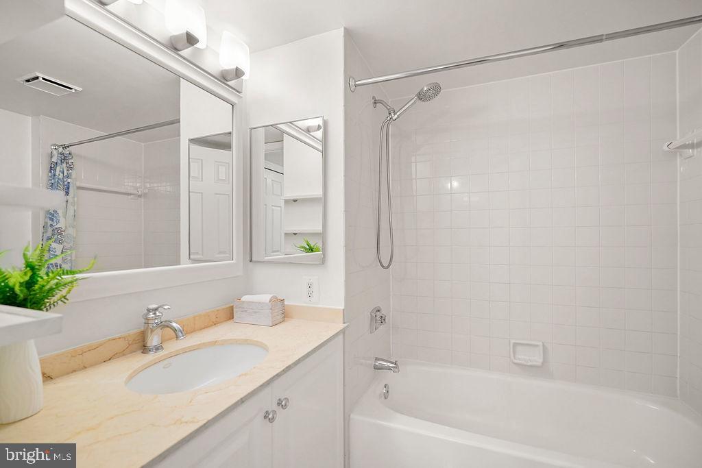 10101 GROSVENOR PLACE 1004