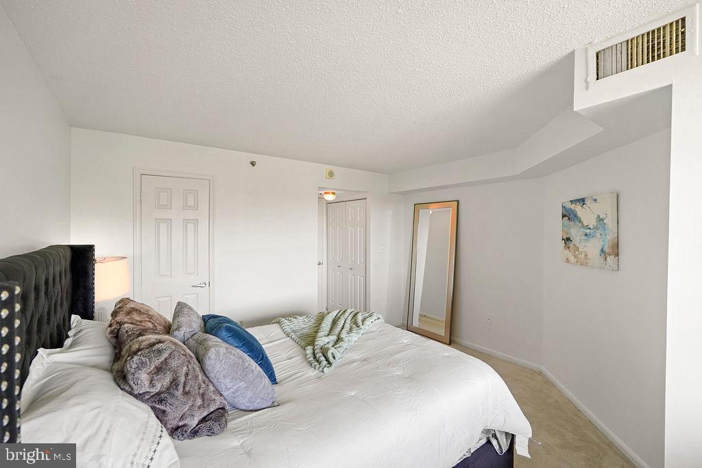 10101 GROSVENOR PLACE 1004