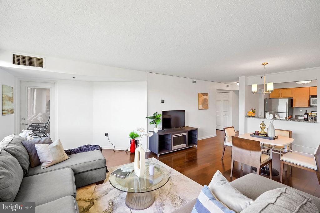 10101 GROSVENOR PLACE 1004