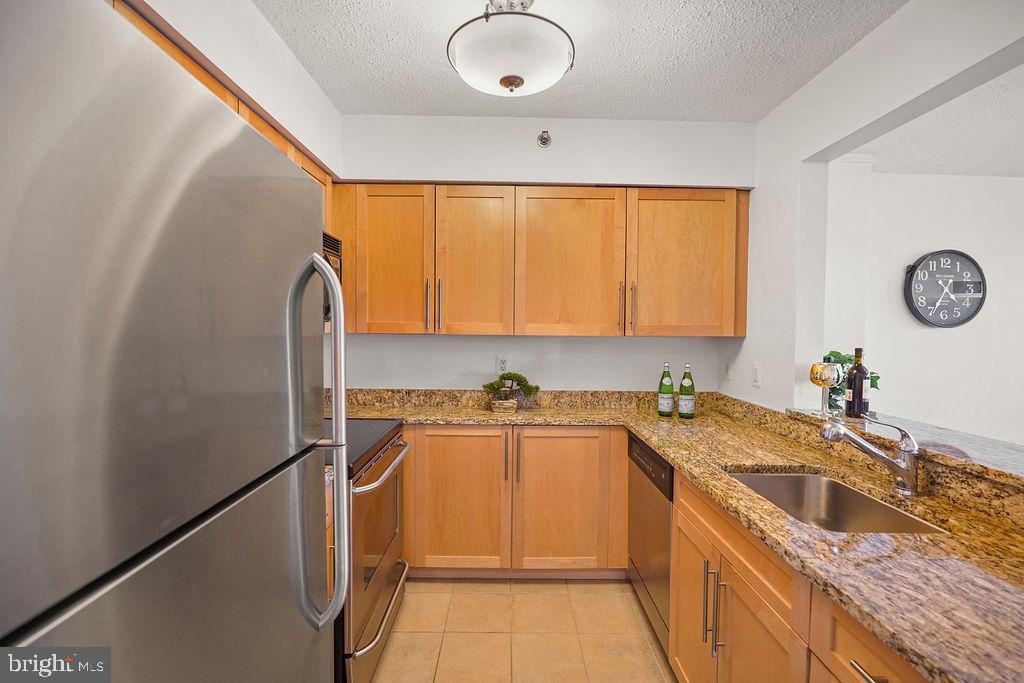 10101 GROSVENOR PLACE 1004