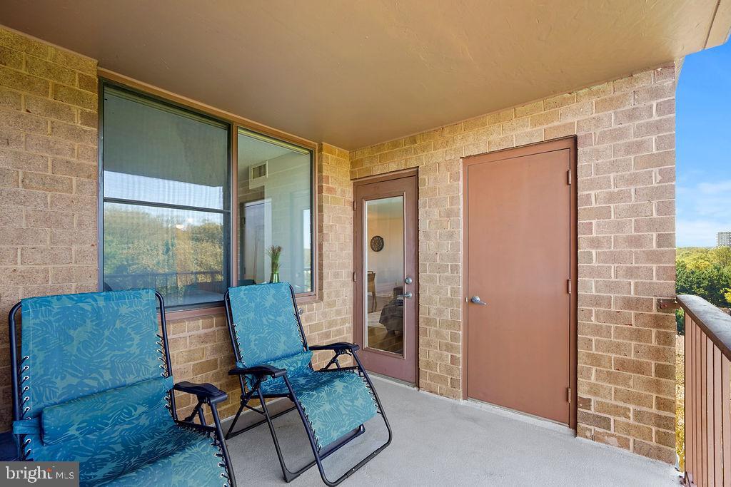 10101 GROSVENOR PLACE 1004