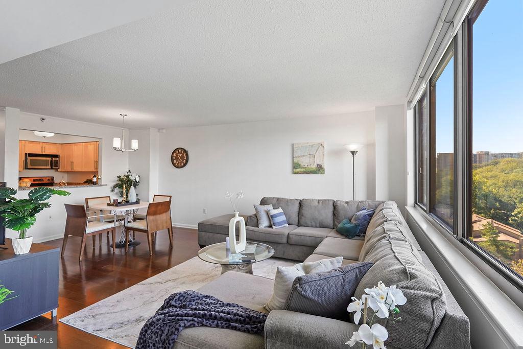 10101 GROSVENOR PLACE 1004