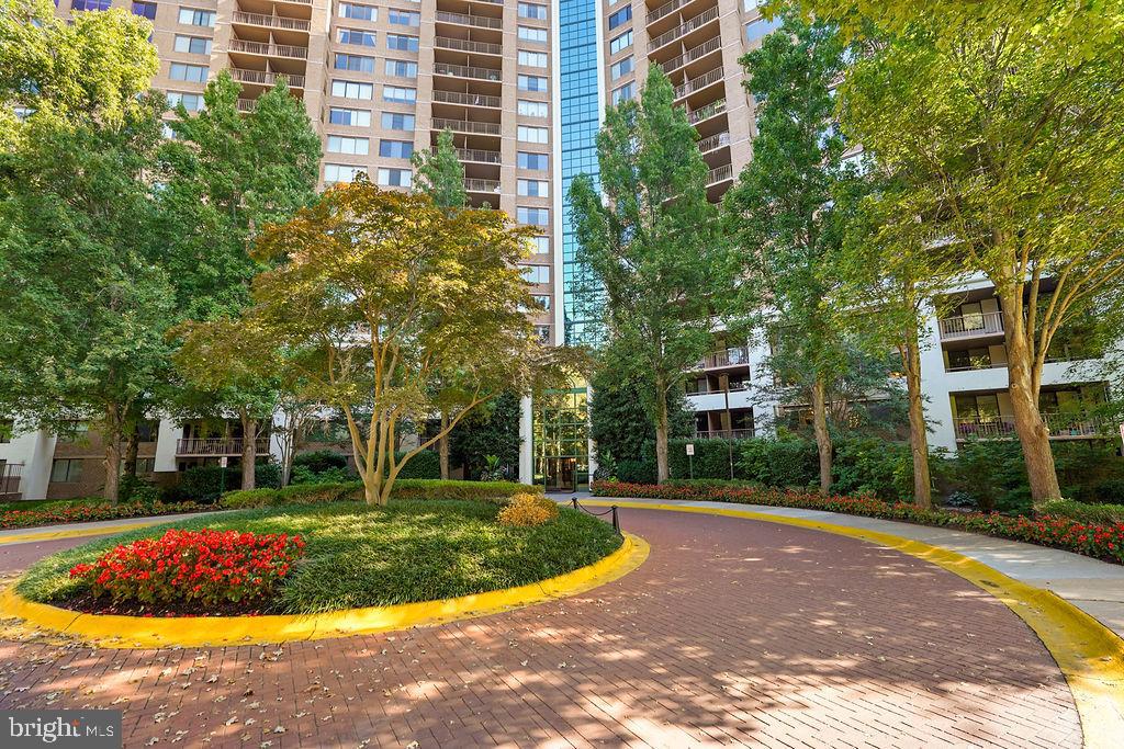 10101 GROSVENOR PLACE 1004