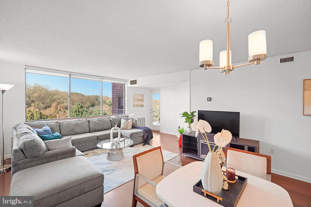 10101 GROSVENOR PLACE 1004