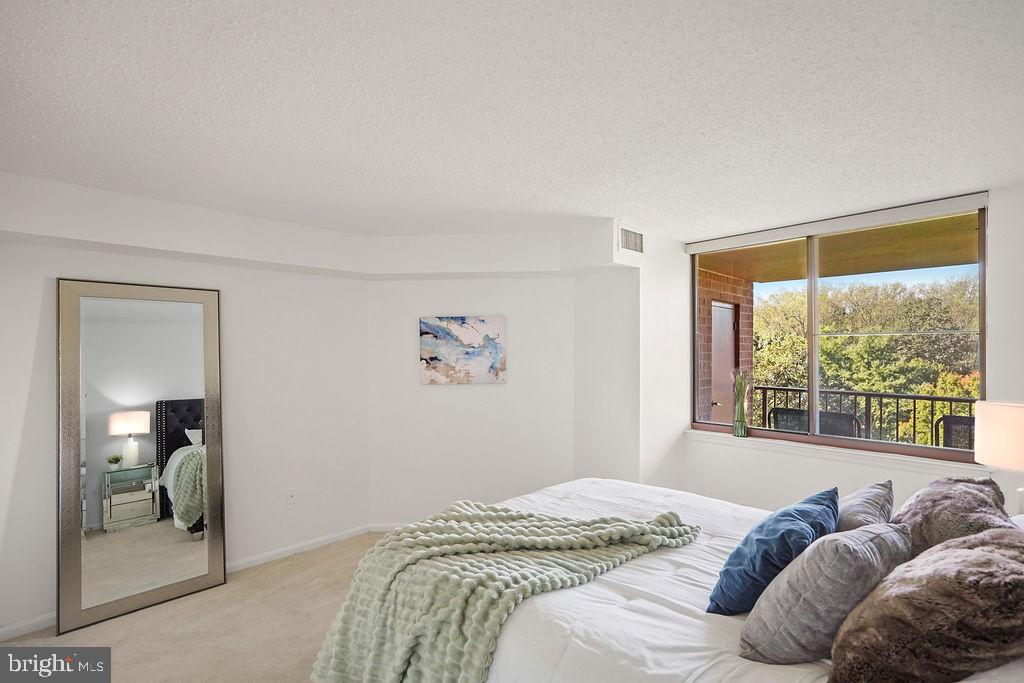 10101 GROSVENOR PLACE 1004