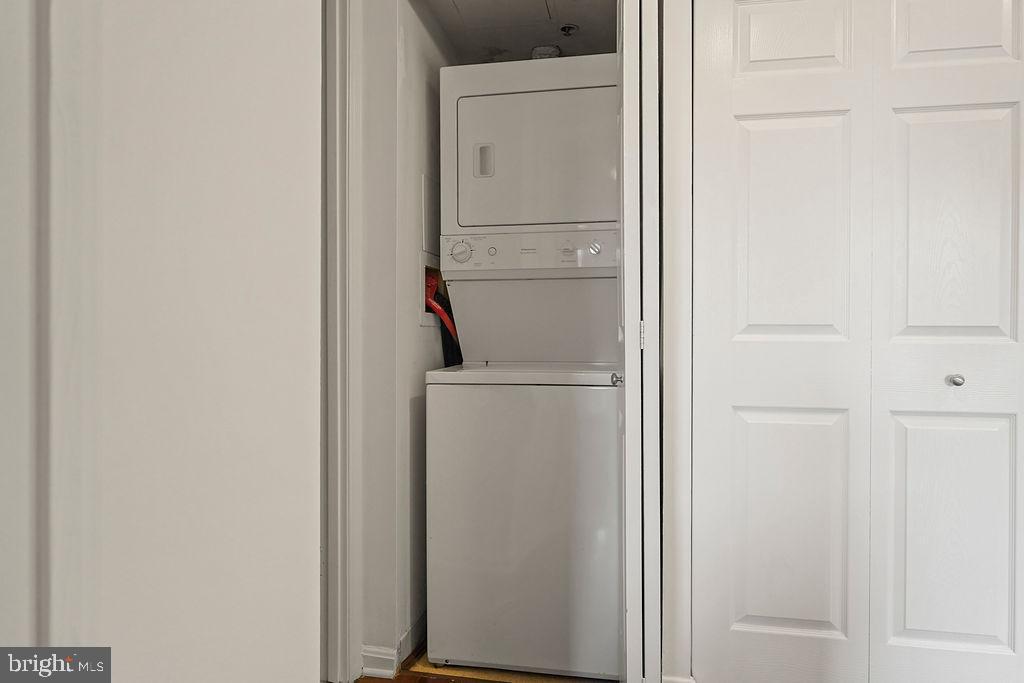 10101 GROSVENOR PLACE 1004