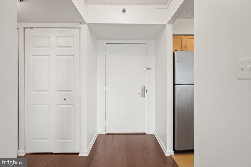 10101 GROSVENOR PLACE 1004