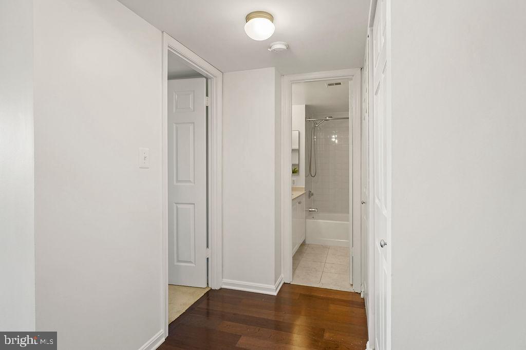 10101 GROSVENOR PLACE 1004