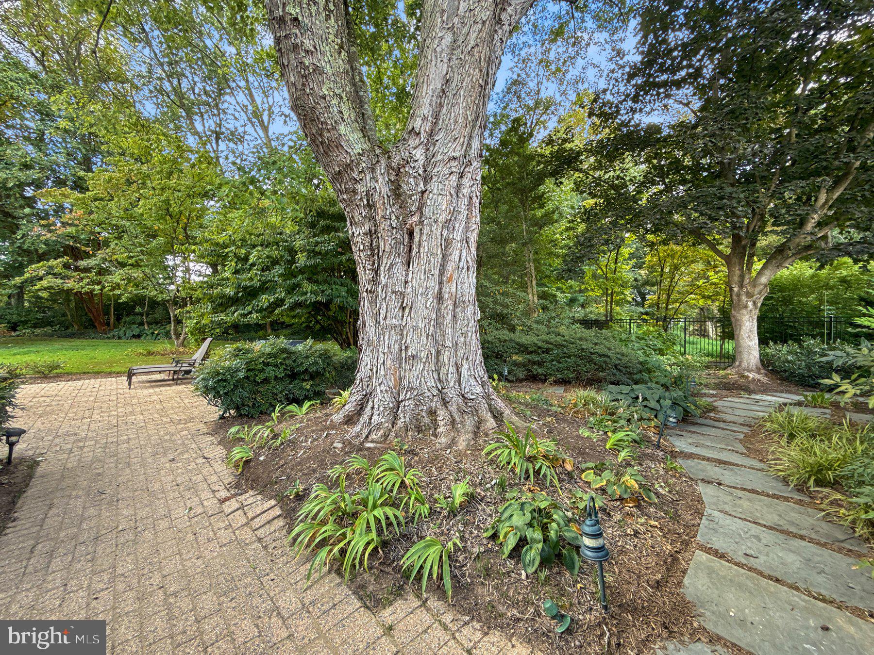 16400 MONTECREST LANE