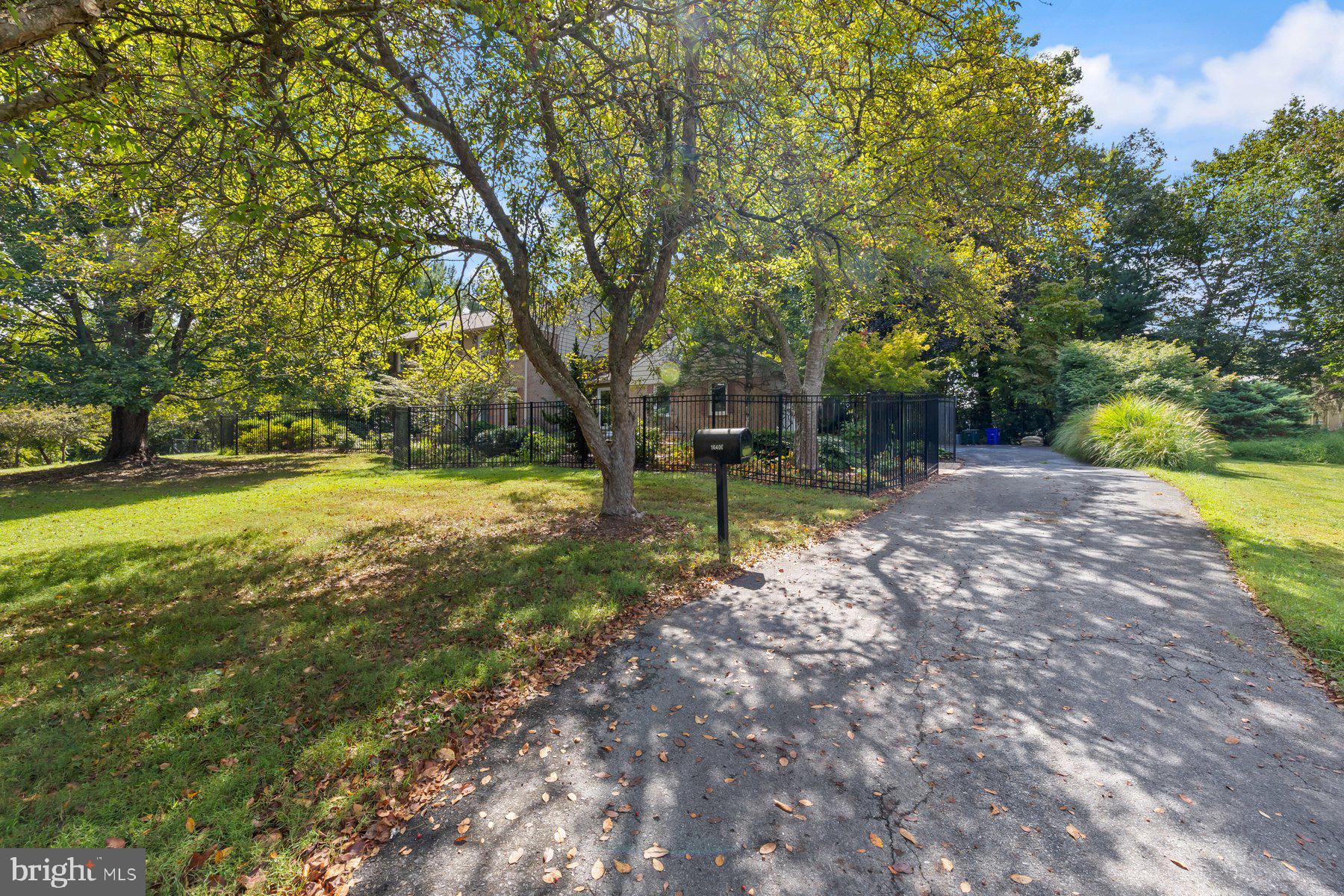 16400 MONTECREST LANE