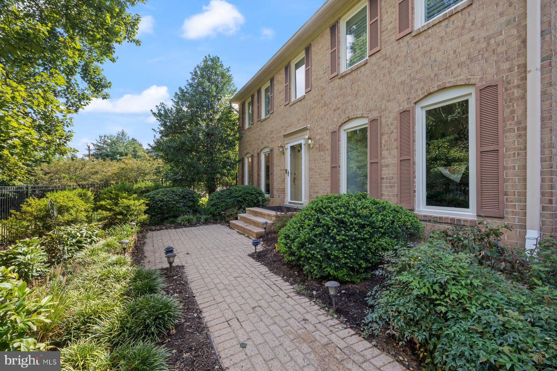 16400 MONTECREST LANE