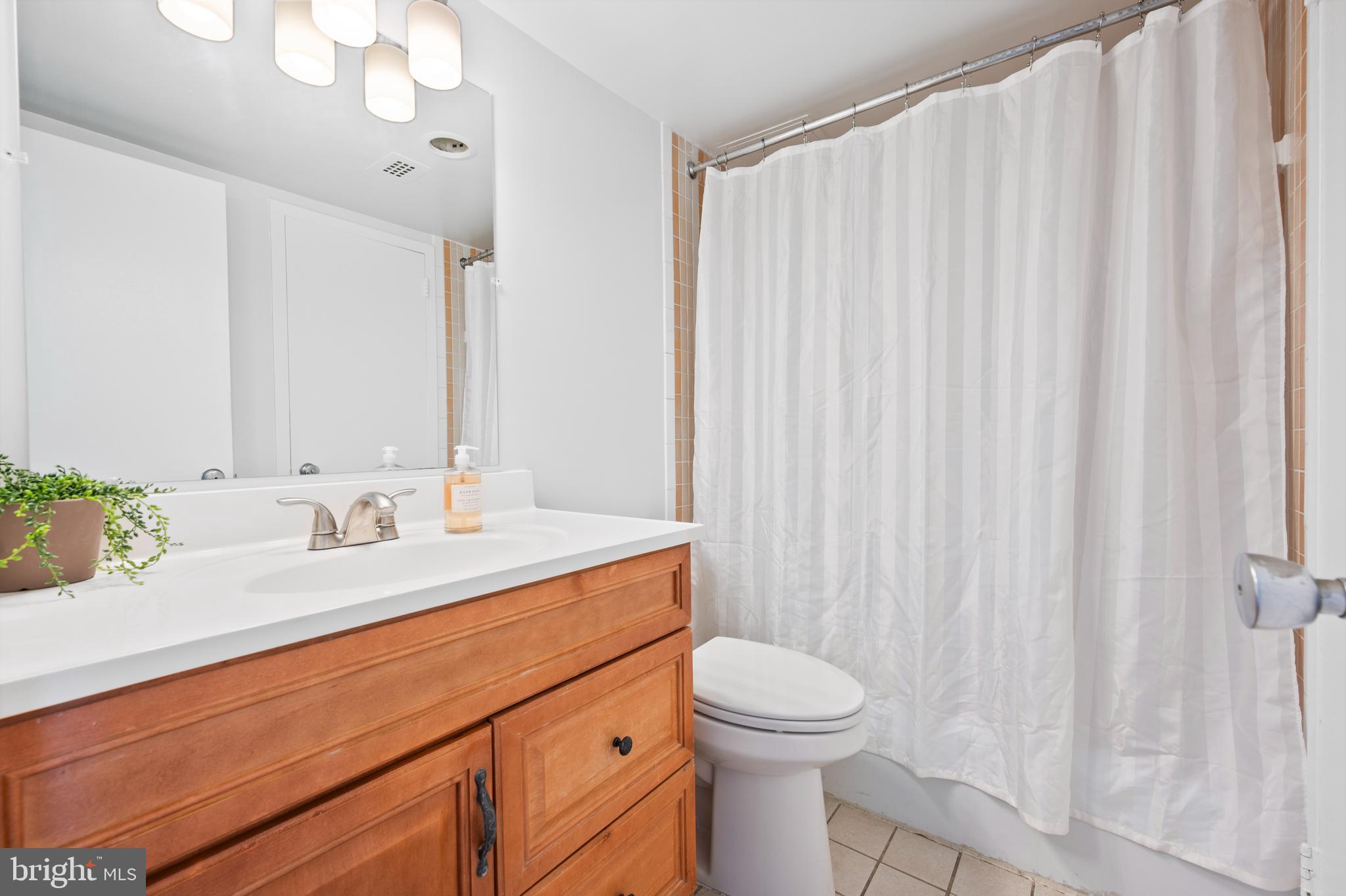 4242 E WEST HIGHWAY 617