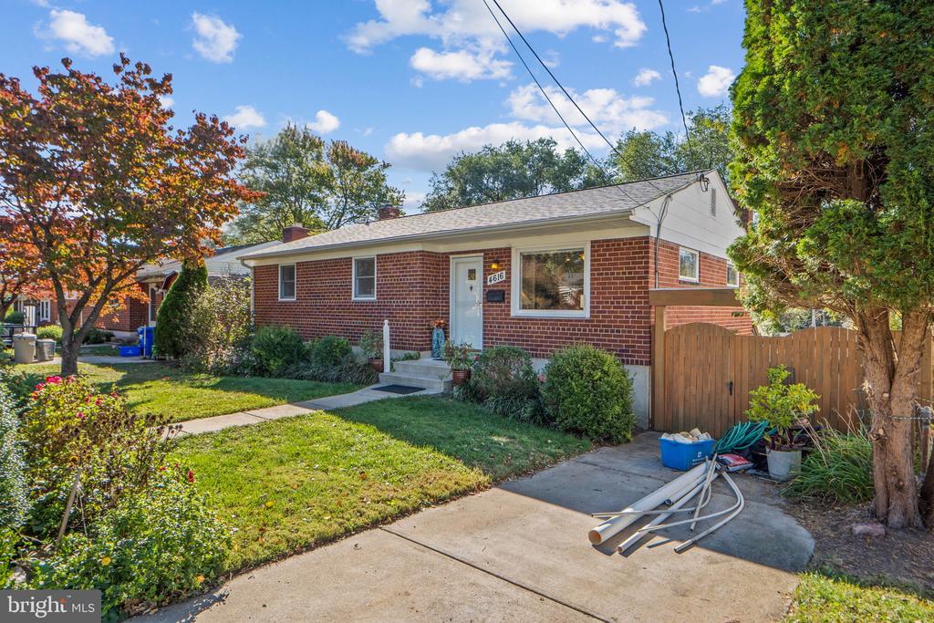 4616 CREEK SHORE DRIVE