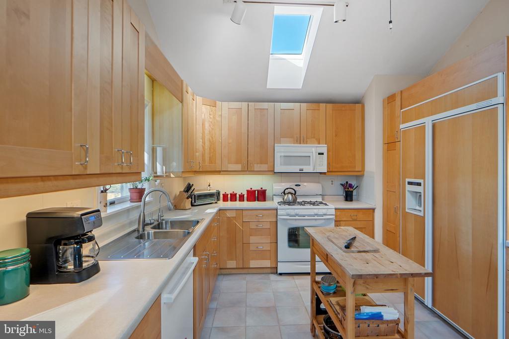 4616 CREEK SHORE DRIVE