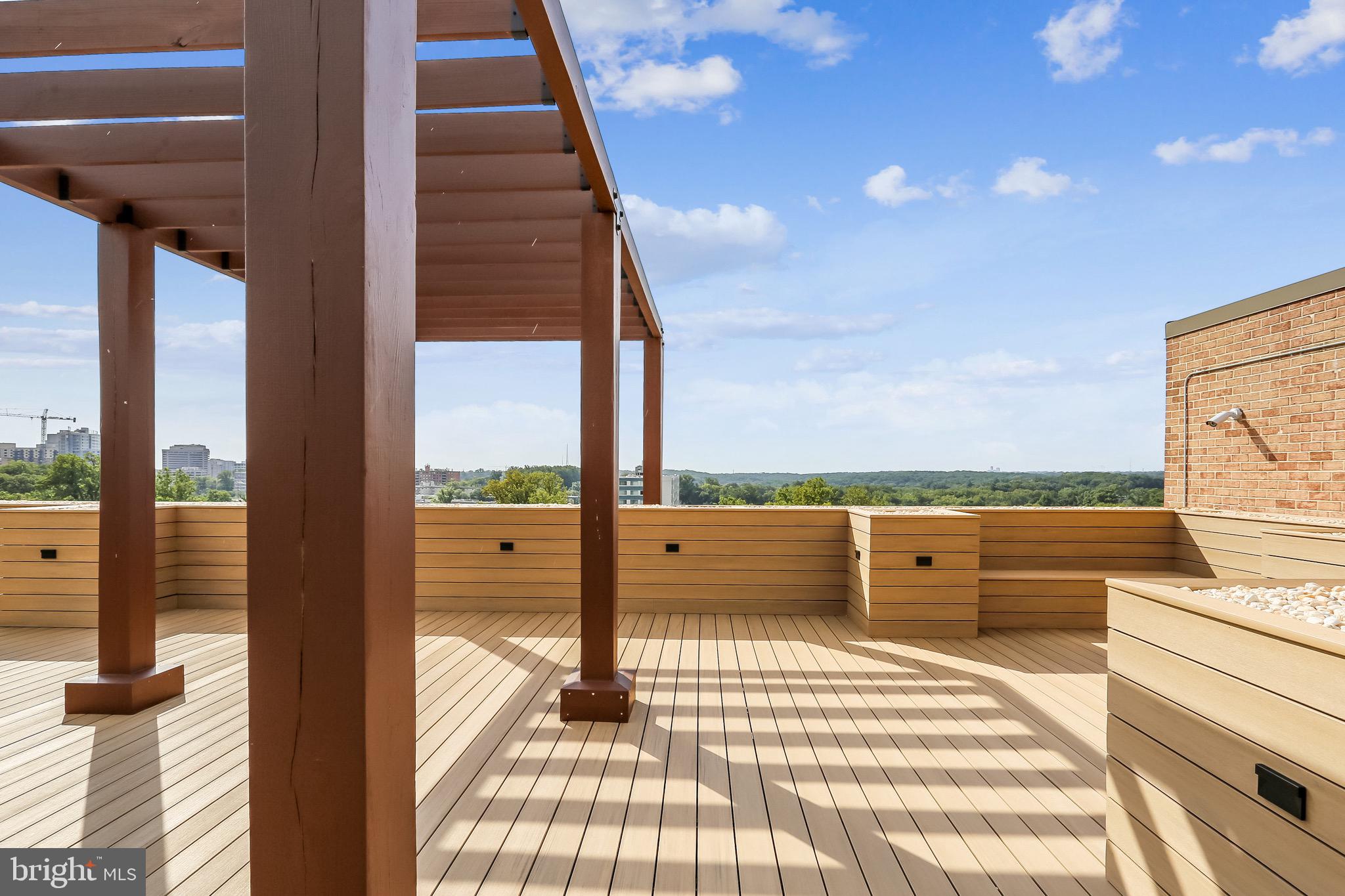 1900 LYTTONSVILLE ROAD 802